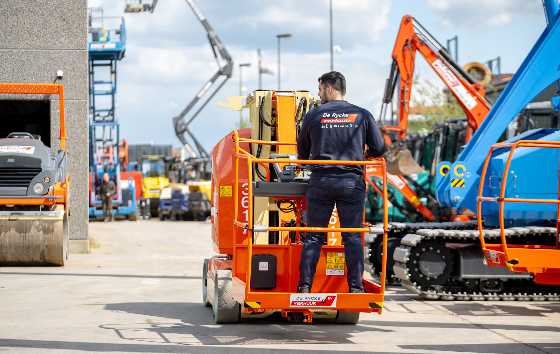 Asset tracking for construction machinery and equipment