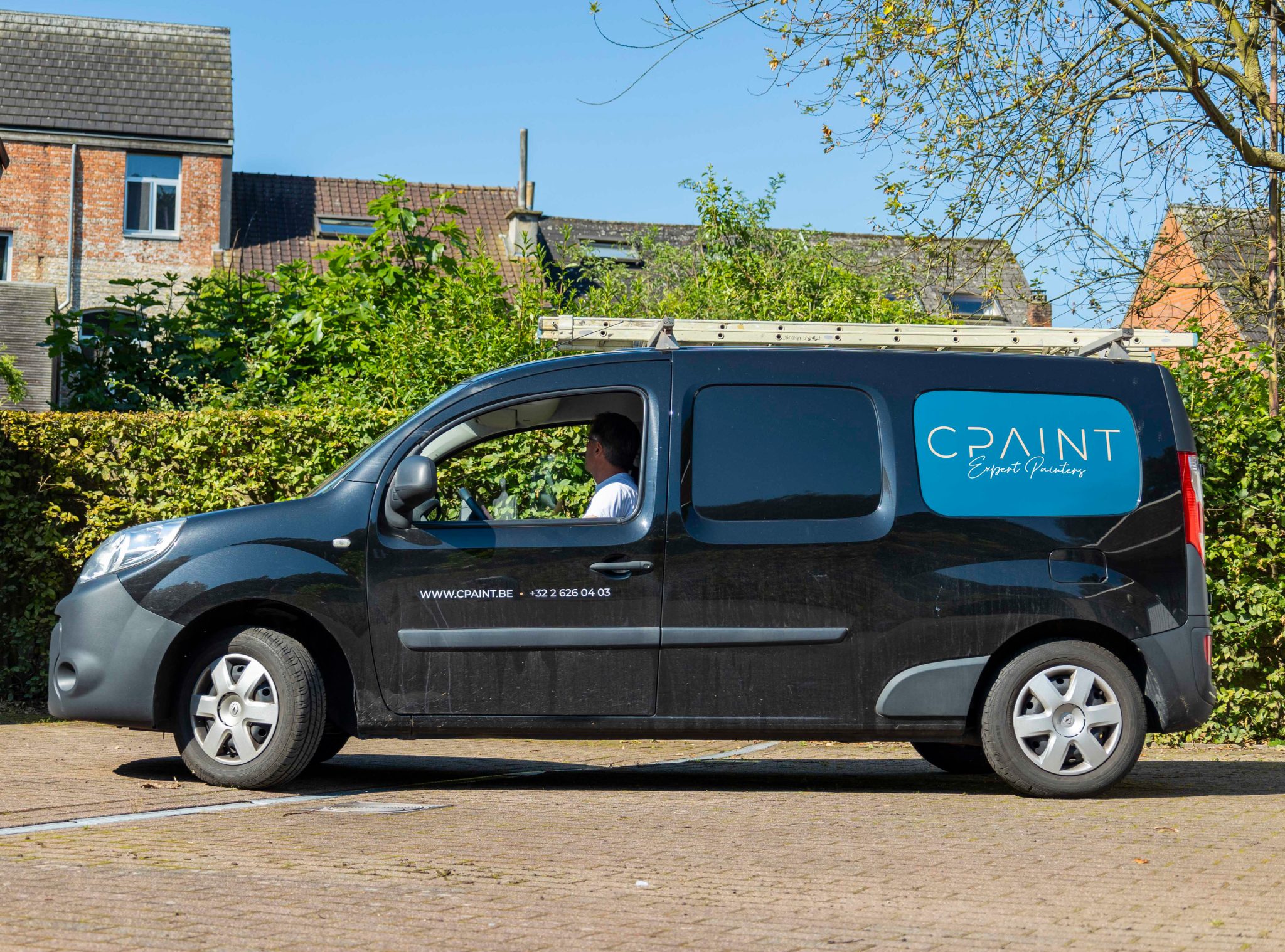 Chauffeur arriveert thuis
